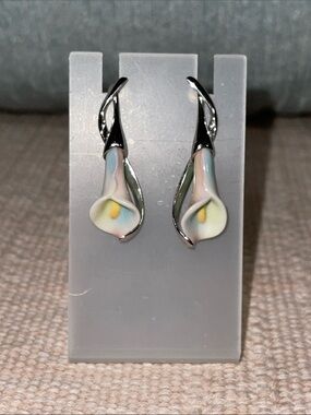 FRANZ Silver Tone Iridescent Porcelain Ceramic Calla Lily Pierced Earrings